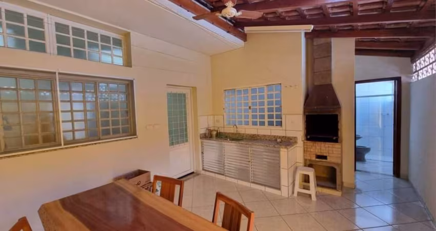 Casa próximo ao Rio Paraná - Vila dos Operadores - Castilho / SP