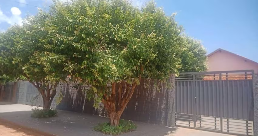 Casa com quintal amplo, 4 quartos sendo 1 suíte à venda no Jardim Alvorada em Três Lagoas - MS