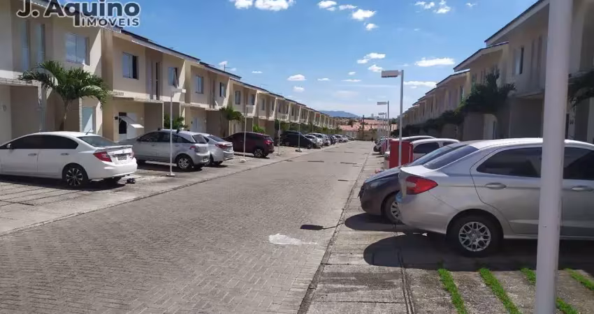 Dupléx em condomínio fechado em Messejana
