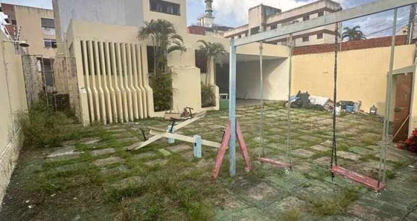 Casa para fins comerciais com ótima localização