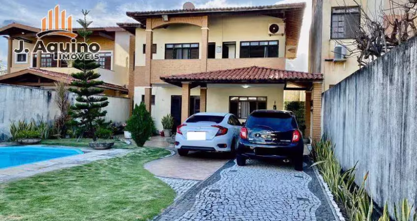 Casa com 04 suítes em condomínio