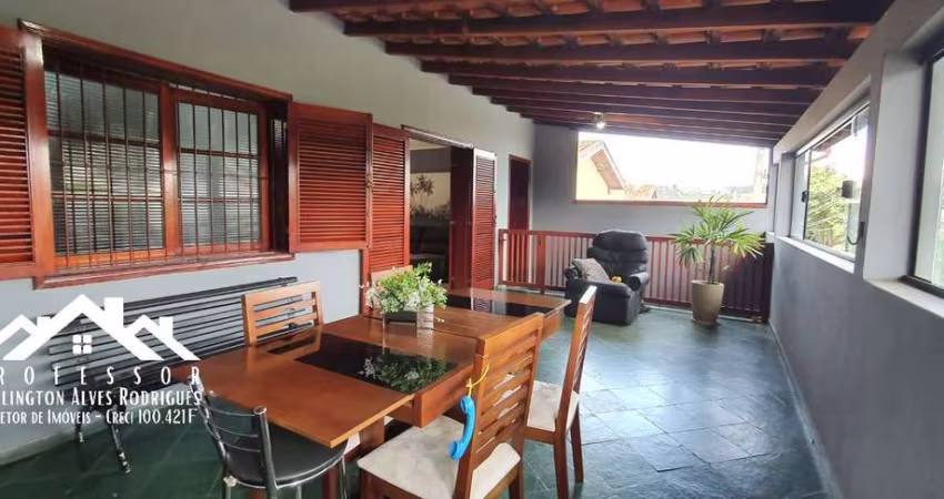 Ótima Casa com Edícula no Fundo do Lote no Bairro Planalto em Limeira SP.