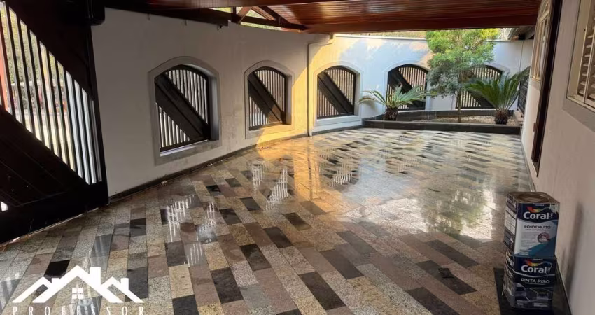 Casa de esquina à venda no Jardim Nova Limeira em Limeira-SP