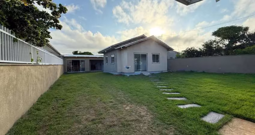 Casa com Edícula em Terreno Amplo próximo da Praia da Vila Nova, Imbituba