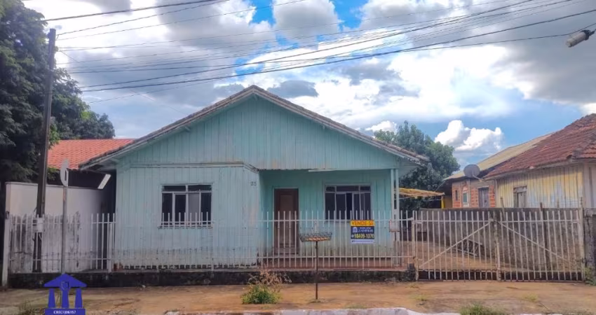 Casa com 140m² em terreno de 437,5m² no centro do município de Iguaraçu-PR