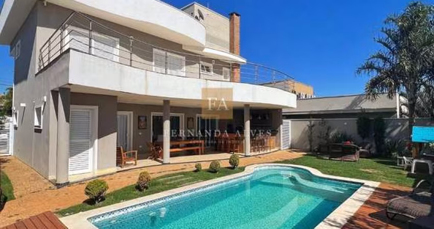 Casa Villagio com gramado e espaço externo