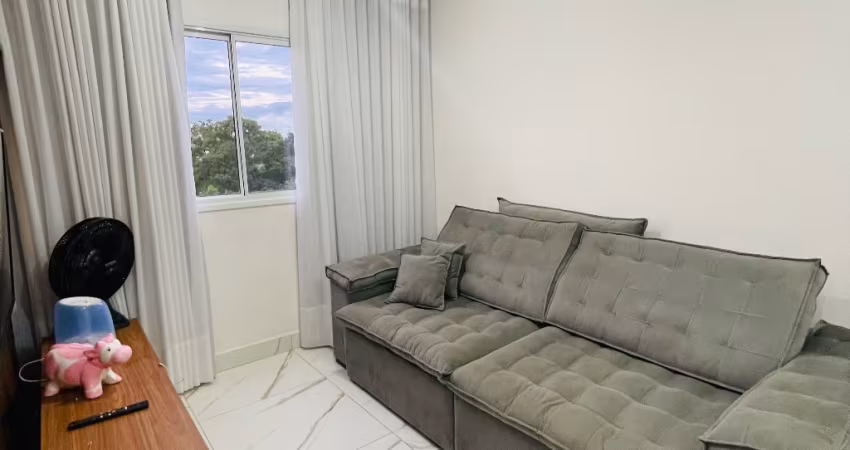 Apartamento saída de chapada, 2 quartos, piso porcelanato e planejados.