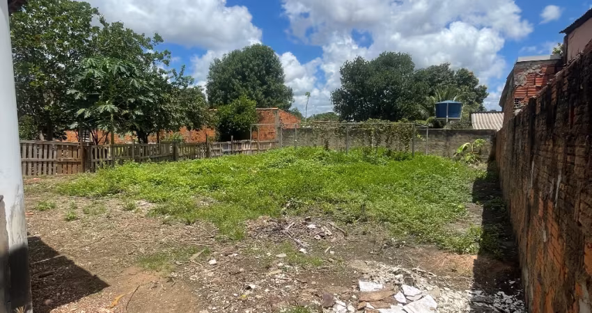 Lote no bairro Jardim Presidente (duas ruas atrás da Av. Fernando Corrêa)