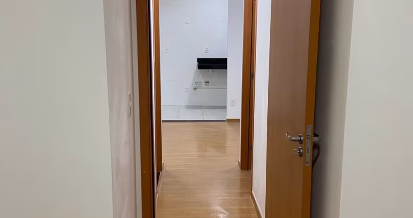 Apartamento com 2 quartos, elevador.