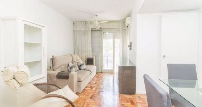 Apartamento de 2 dormitórios com sacada e 1 vaga no Petrópolis.