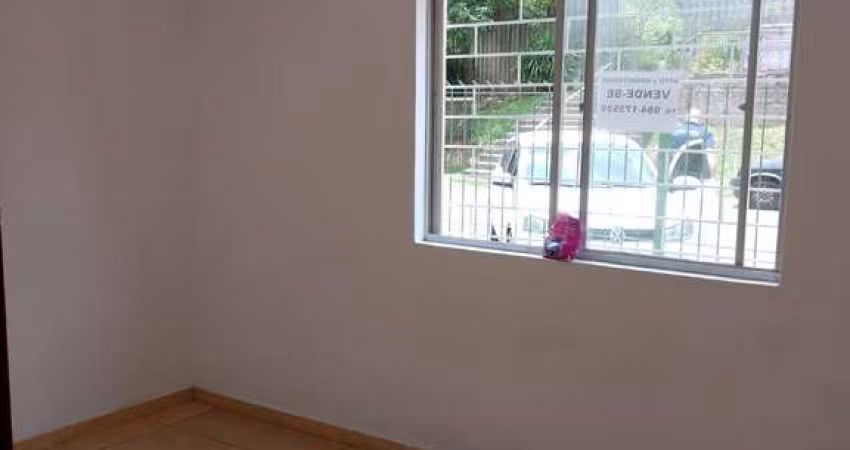 Apartamento térreo com 2 dormitórios no Bairro Parque dos Maias