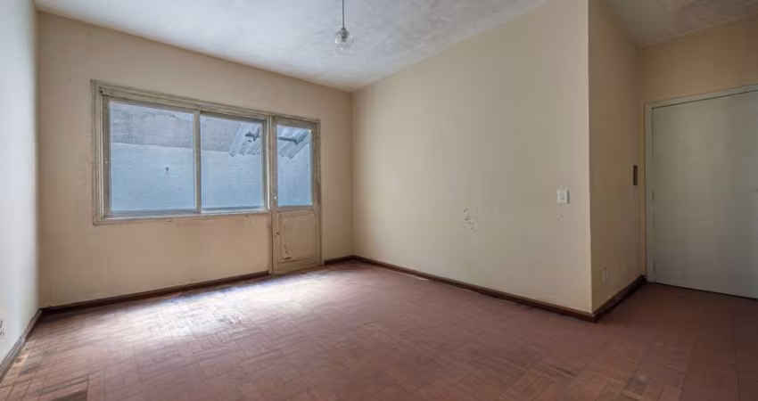 Apartamento JK com 1 dormitório e 54m² à venda em Menino Deus, Porto Alegre.