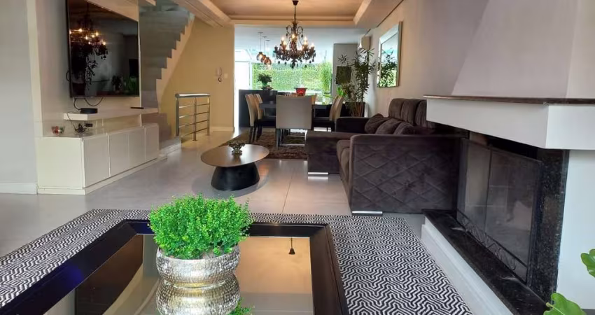 Casa com 4 dormitórios no Bairro Chácara das Pedras
