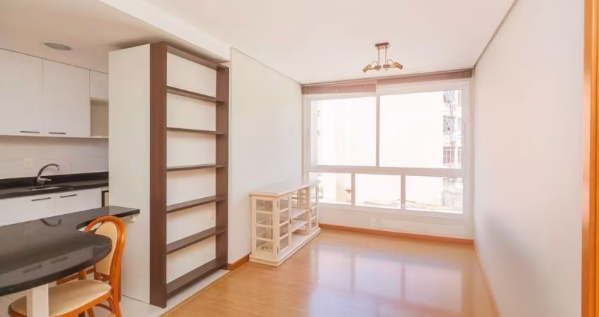 Apartamento com 1 dormitório e 1 vaga de garagem no Bairro petrópolis