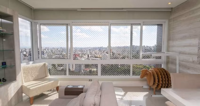 Apartamento com 3 quartos(1 suíte) e 2 vagas de garagem no Bairro Petrópolis