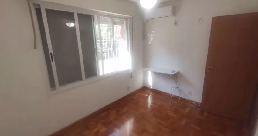 Apartamento mobiliado no bom fim de 2 dormitórios desocupado