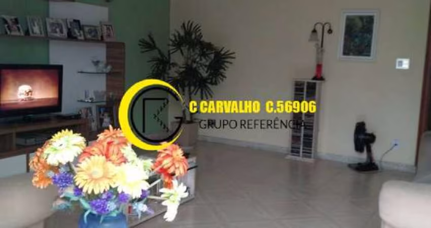 Apartamento Casa 3 quartos (2 suítes), quintal e vagas de garagem.