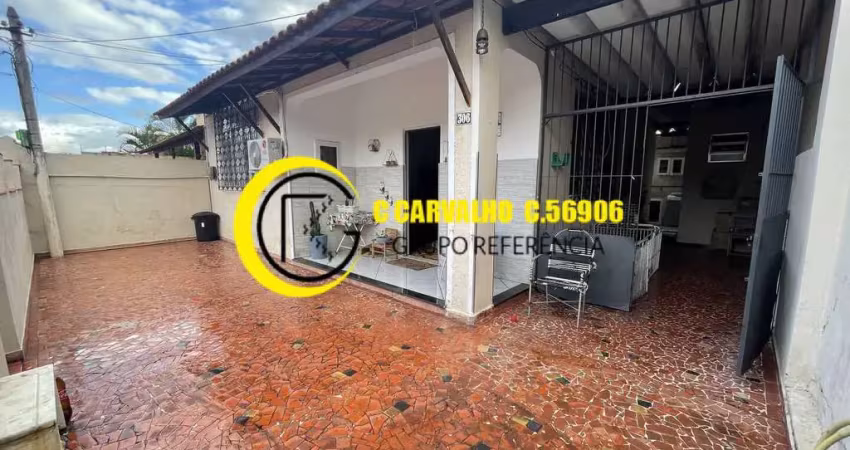 Casas em  Irajá com quintal e garagem. MOBILIADAS ( 2 CASAS 2 EM 1)