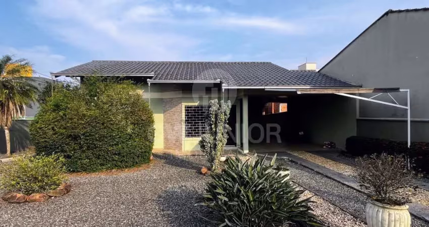 Casa com 3 quartos à venda na Rua Treze de Maio, 137, Iririú, Joinville