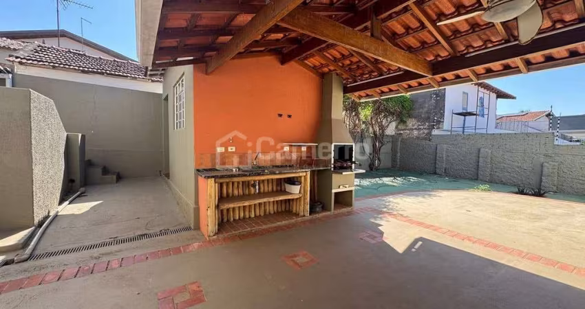 Casa com 3 dormitórios, sendo 1 na edícula, parte externa, à venda, 108 m² por R$ 480.000,00 - Cent