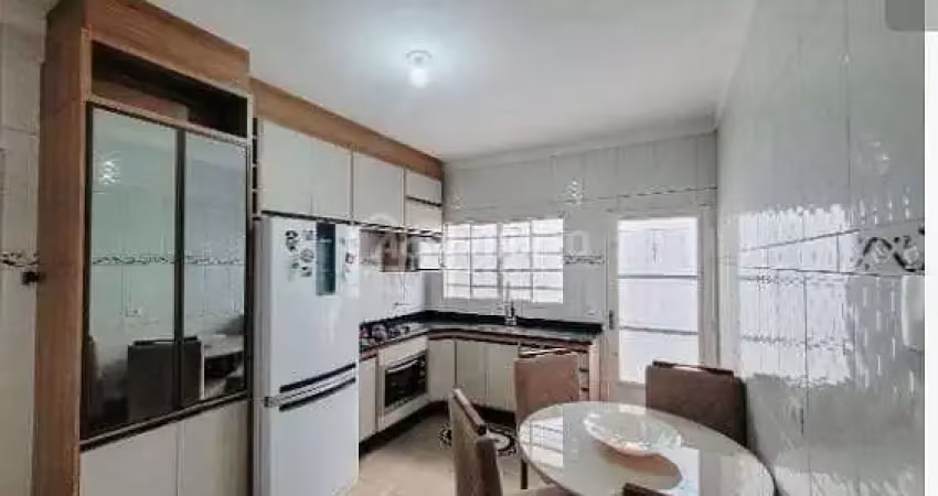 Casa com 3 dormitórios, sendo 1 suíte,  à venda, 119 m² por R$ 420.000 - Jardim Boer II - Americana
