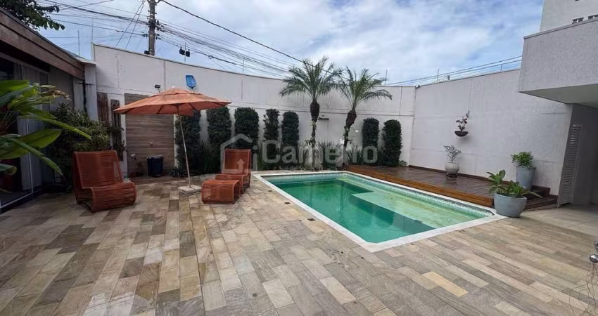 Sobrado à venda, com 3 dormitórios, sendo 2 suítes,  à venda, 219 m² área total, por R$ 900,000 - T