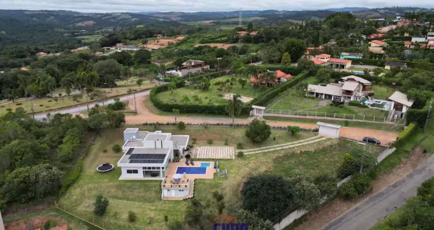 Uma mescla de Luxo e Sofisticação com a vida no campo em uma  Linda chácara em condomínio