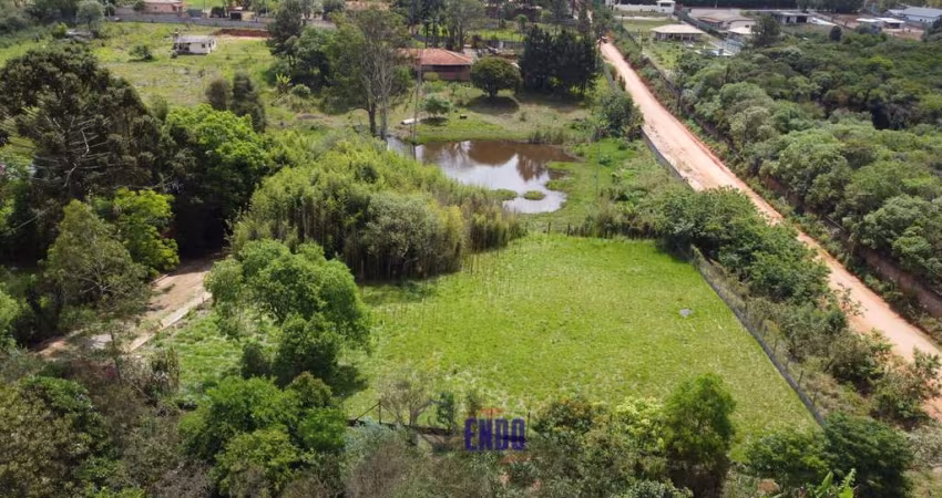 Terreno em Condomínio Fechado com fundo para o lago
