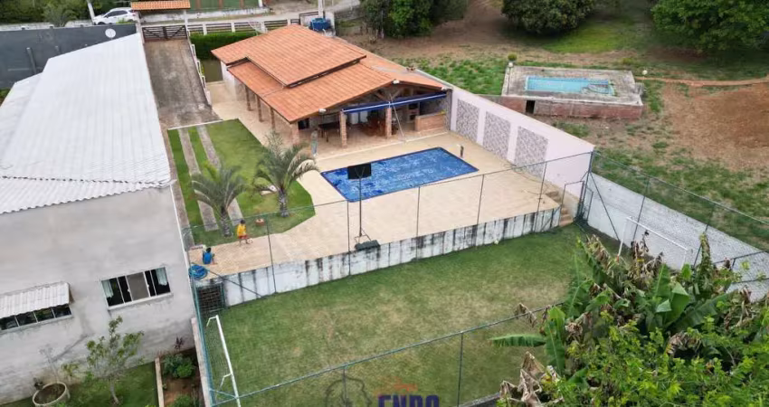 Linda Chácara em condomínio fechado pronto pra morar