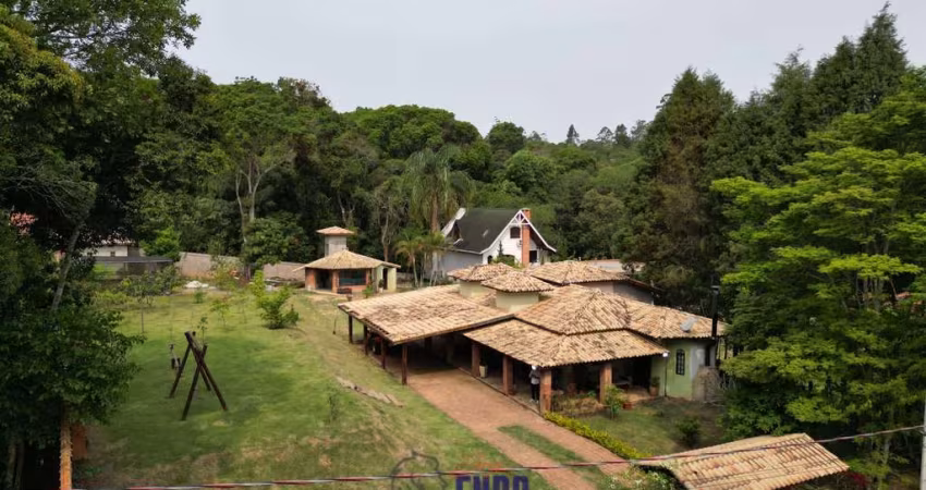 Linda chácara em condomínio fechado com 1780 m