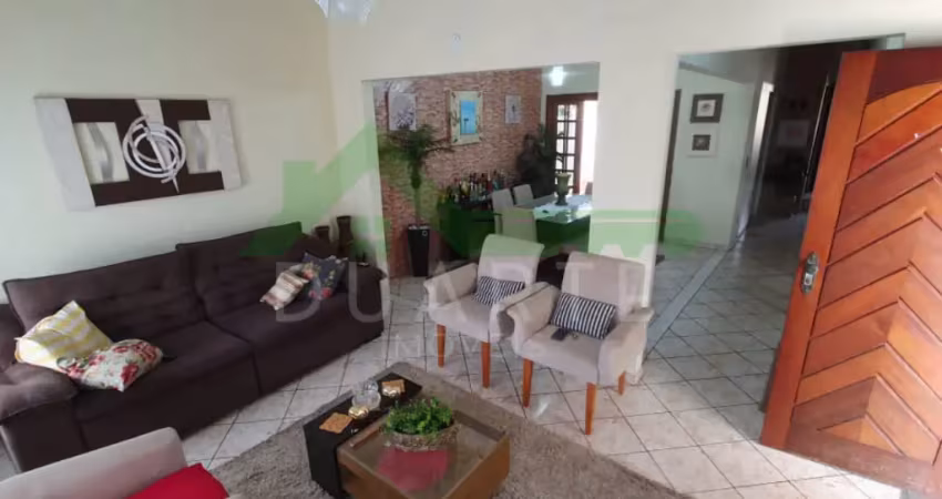 Casa à Venda no Jardim Aliança – Campinas | 2 Quartos, Suíte com Banheira, Piscina e Churrasqueira