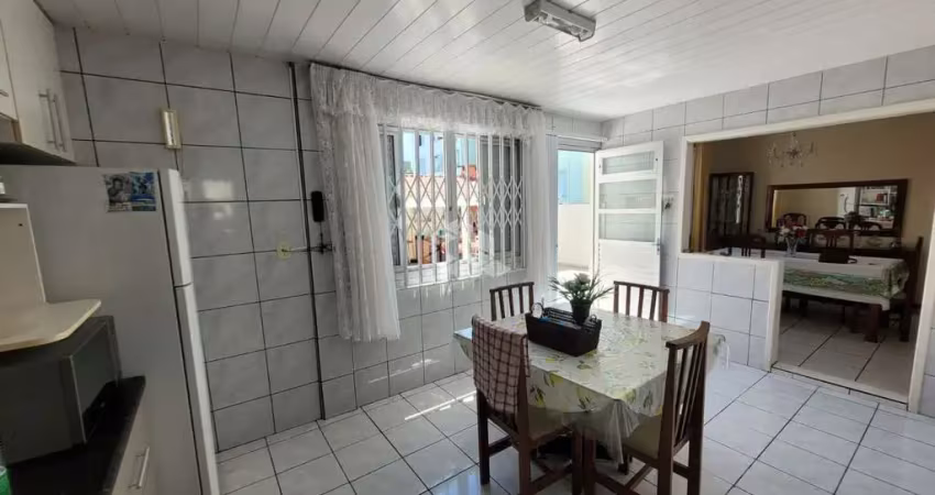 Casa à venda em capoeiras, florianópolis - 3 quartos, edícula e excelente localização