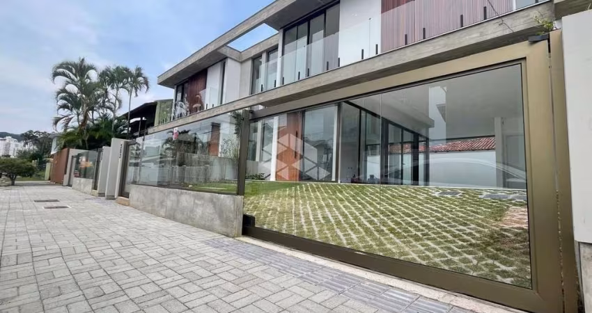 Casa com 3 suítes no parque São Jorge