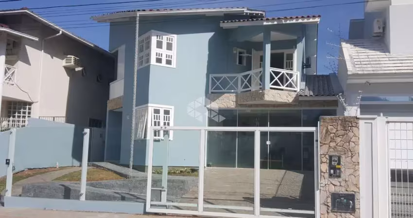 Casa a venda no bairro santa monica com 5 suítes, lavabo e 02 vagas,