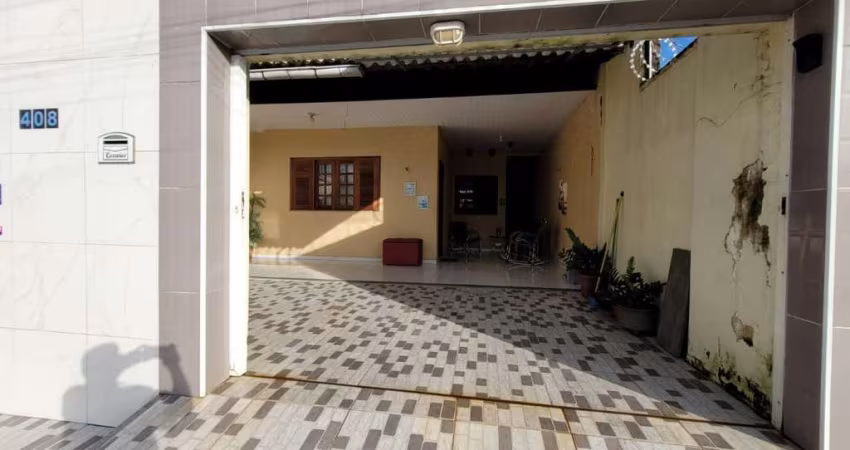 Casa para Venda em Fortaleza, Aracapé, 3 dormitórios, 1 suíte, 2 banheiros, 3 vagas