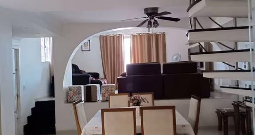 Sobrado à Venda no Jardim D&amp;apos;Abril com 03 Dormitórios e 2 vagas