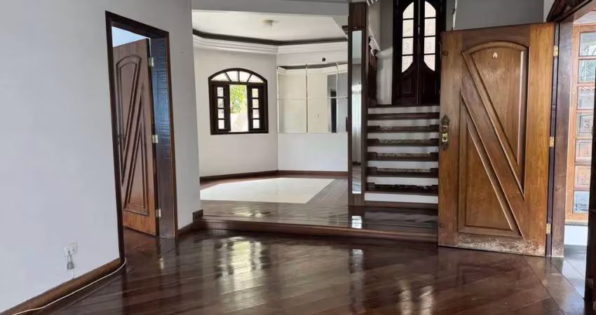 Sobrado à Venda no Adalgisa: Amplo, Elegante e com Lazer!