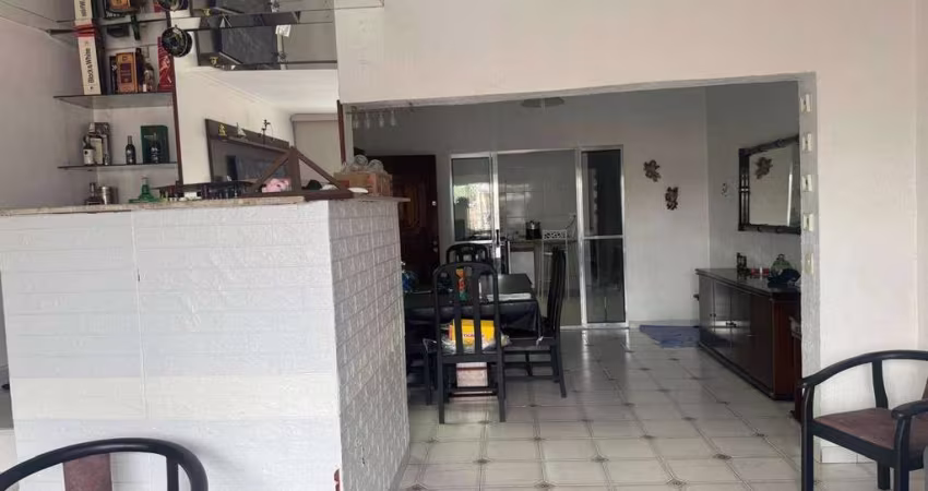 Sobrado à venda com 186m² - 02 Dormitórios e 02 vagas.