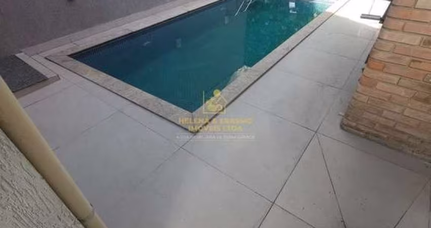 Casa com Piscina em Praia Grande