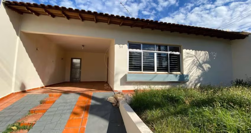 Casa para alugar na Gleba Palhano com 4 quartos sendo 1 suíte.