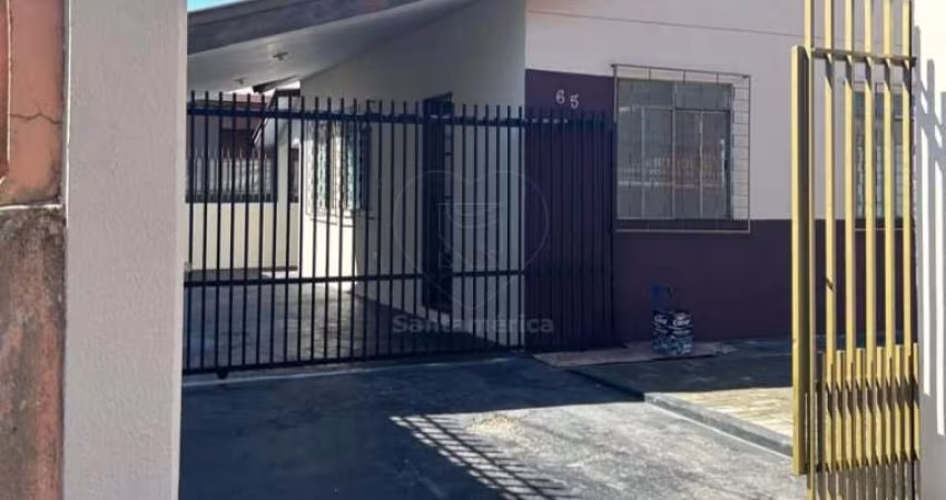 Casa para Alugar no Bairro Vitória Régia, com 2 Quartos - Região Leste