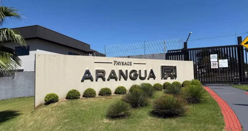 Casa à Venda e Aluguel no Condomínio Paysage Araguá - com 3 suítes