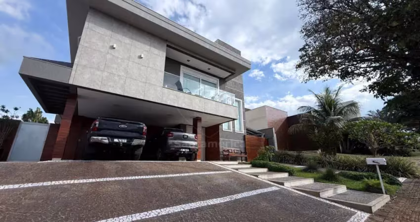 Casa para venda no condomínio Sun Lake com 3 suítes, piscina privativa e cozinha planejada