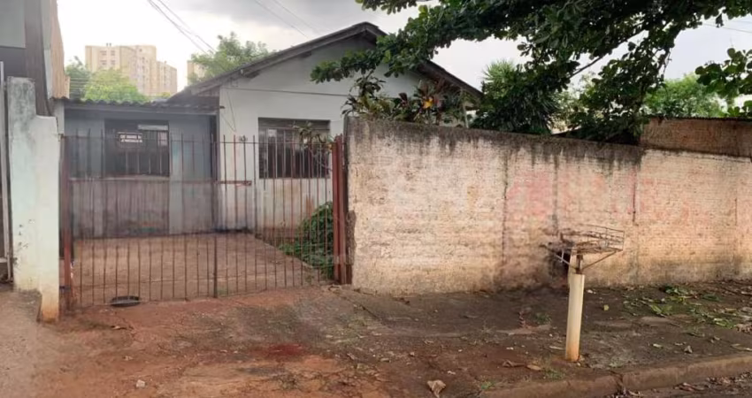 Casa à Venda na Região Norte de Londrina com 2 Quartos e Edícula nos Fundos