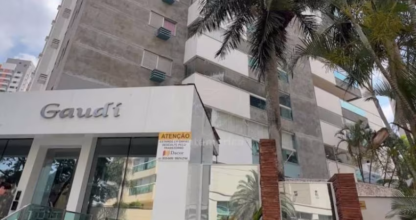Apartamento de Alto Padrão com 3 Suítes no Edifício Gaudi, Próximo ao Igapó