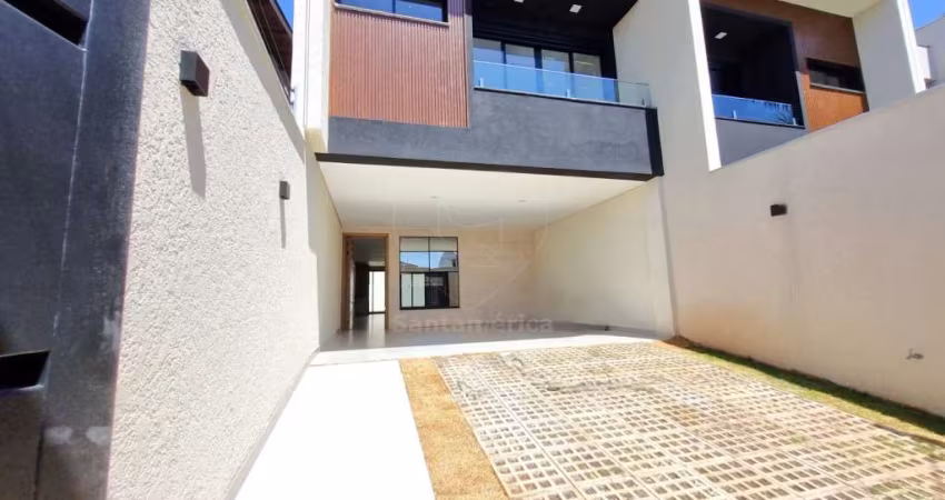Casa Sobrado á Venda com 3 Dormitórios Sendo 1 Suíte.