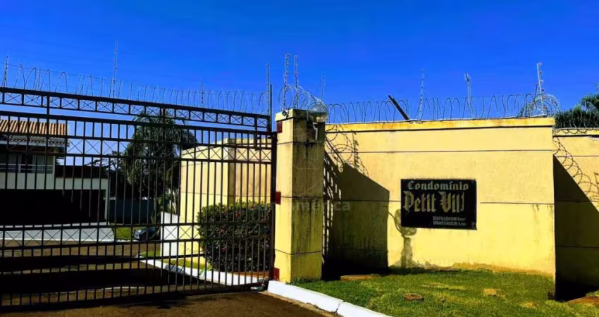 Casa à venda no Condomínio Petit Ville em Londrina com 2 suítes