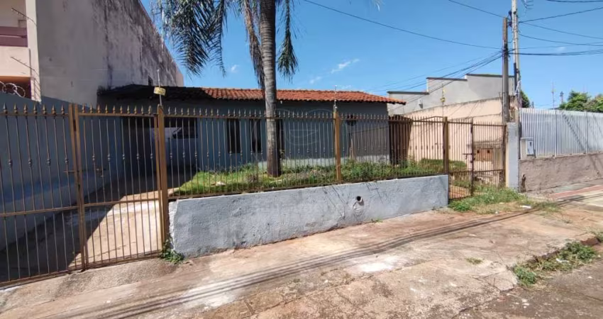 Casa à Venda na Vila Casoni com 4 quartos - Frente e Fundos