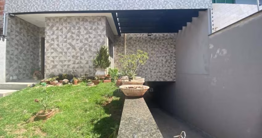 Casa à venda com 3 dormitórios sendo 1 suíte próximo da UEL em Londrina