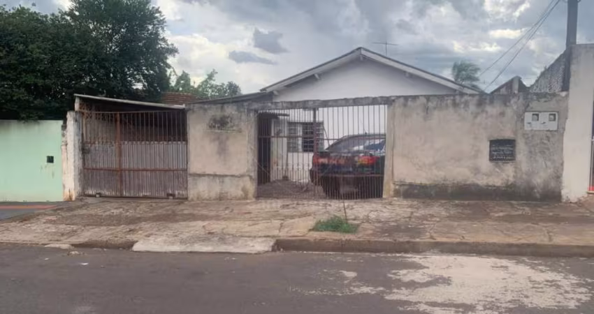 Casa à Venda no Conjunto Semiramis Barros Braga, com 4 Quartos